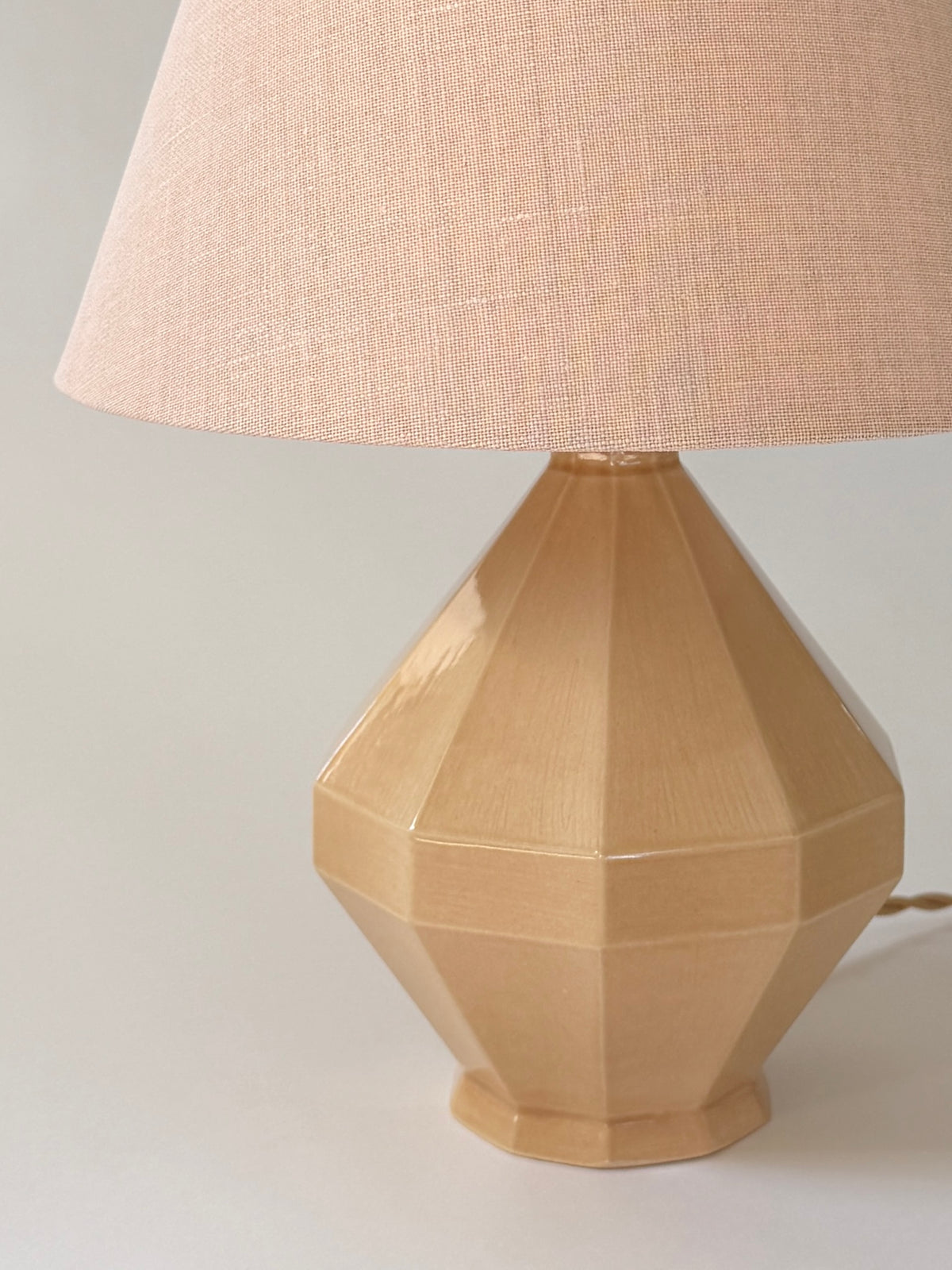 Erwan de Rengervé x Helle Thygesen Table Lamp - Parchemin