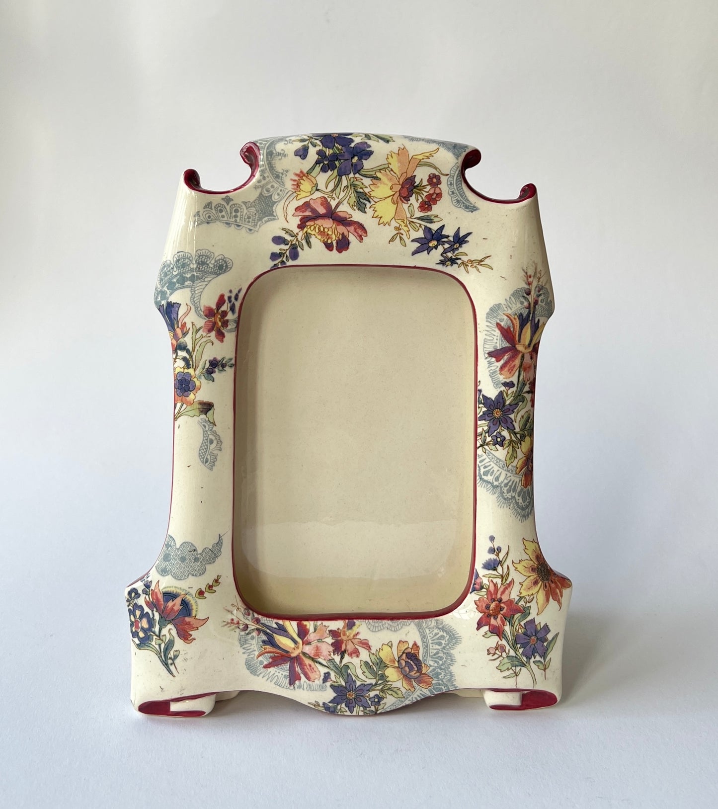 Portrait frame / Correspondence tray