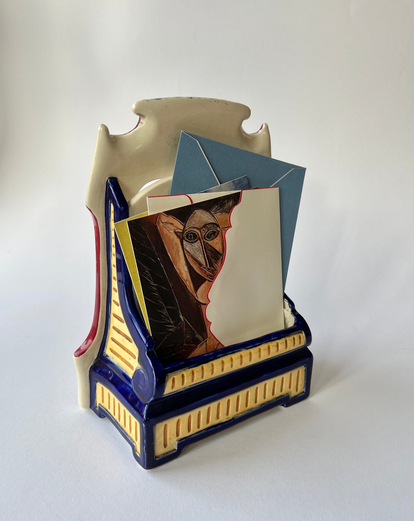 Portrait frame / Correspondence tray