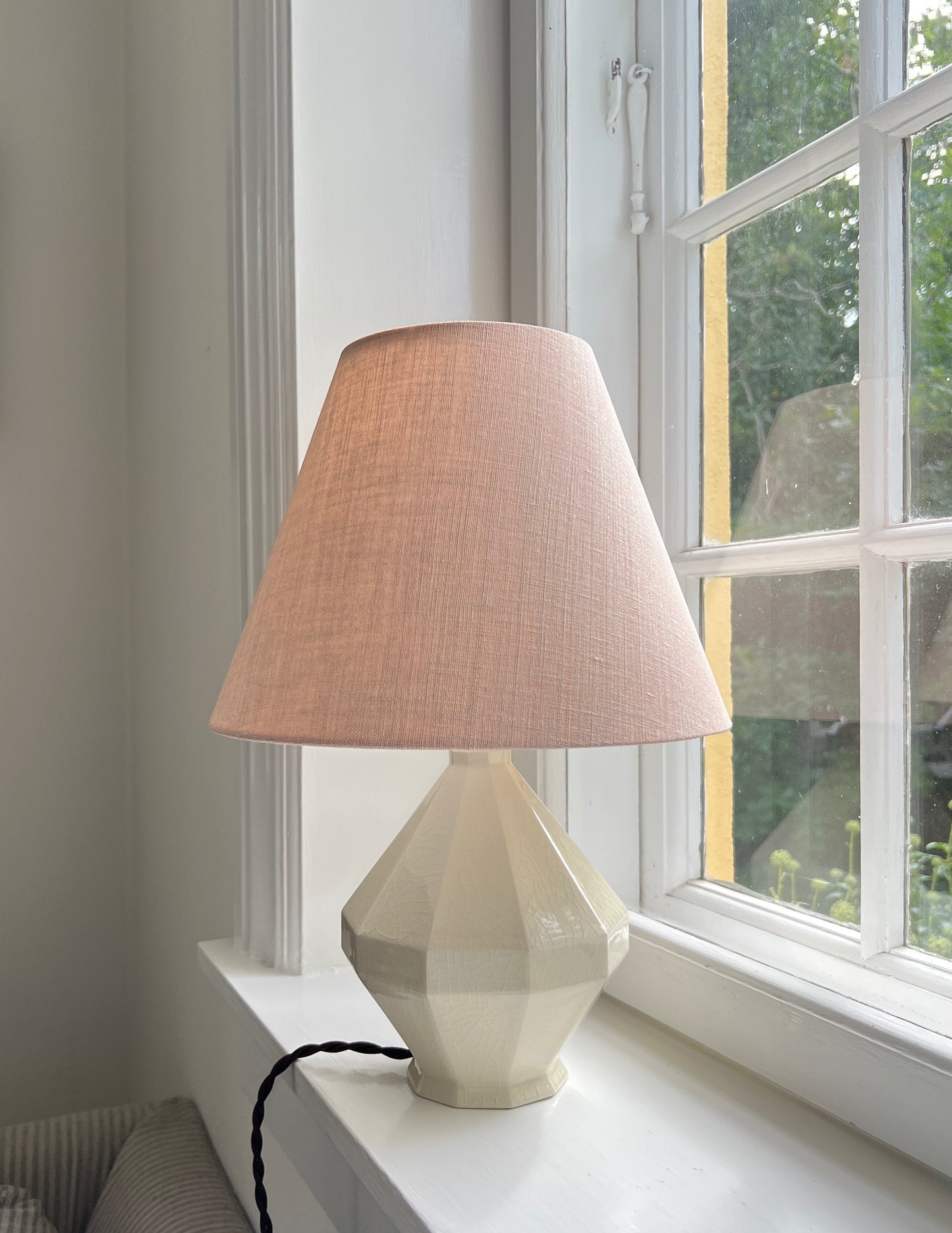 Erwan de Rengervé x Helle Thygesen Table Lamp - Ivory Craquelé