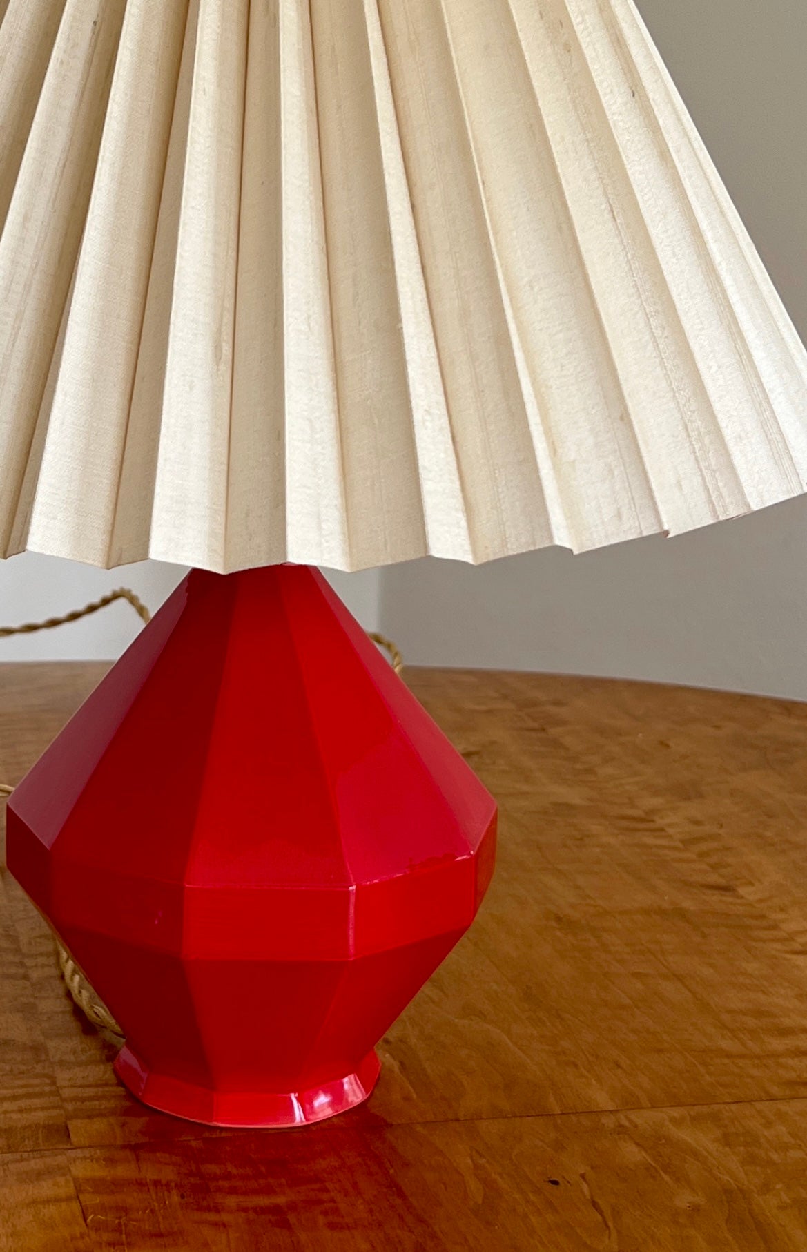 Erwan de Rengervé x Helle Thygesen Table Lamp - Rouge