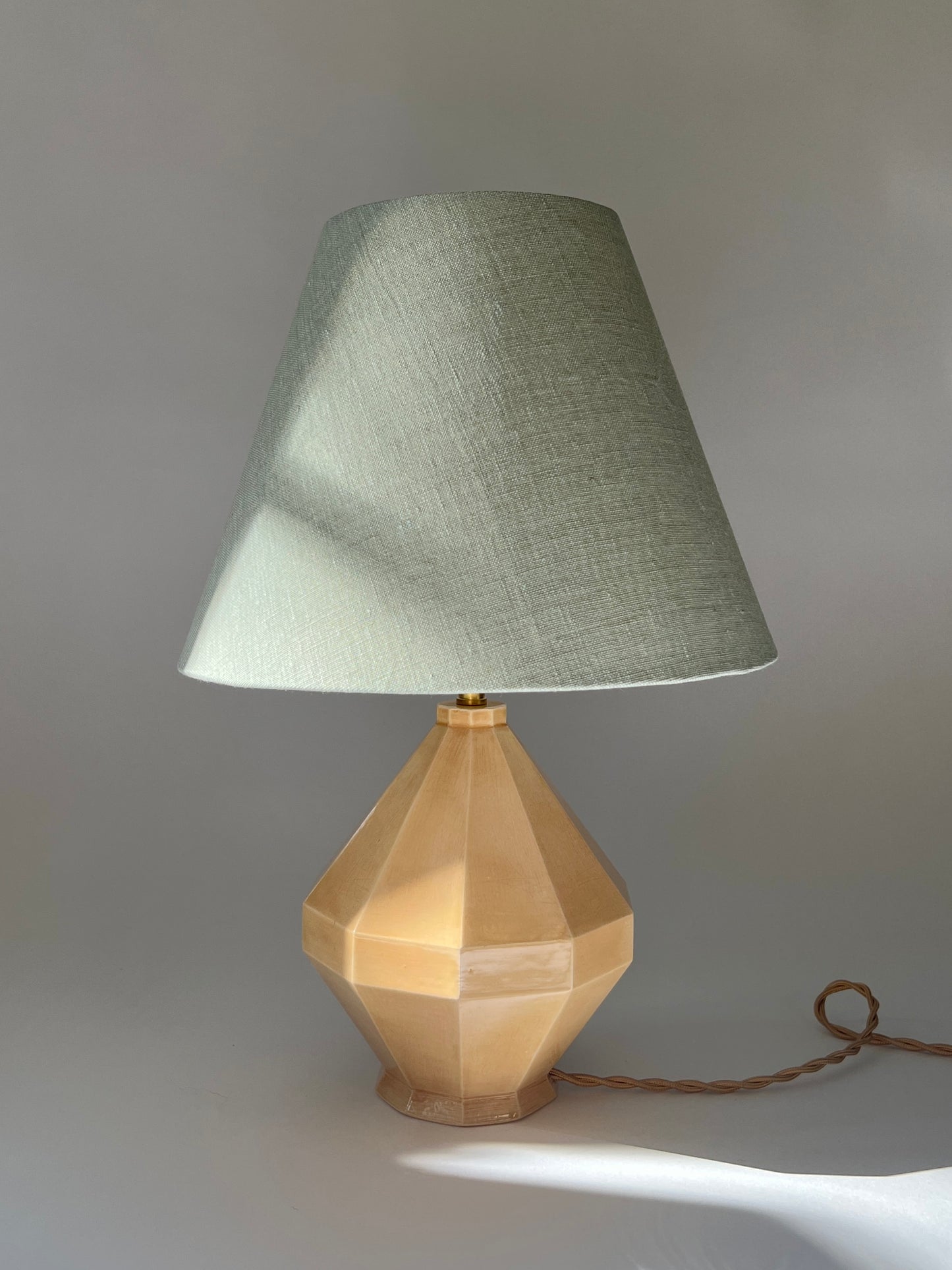 Erwan de Rengervé x Helle Thygesen Table Lamp - Parchemin